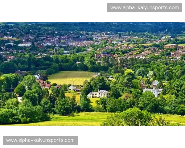 宿命、蓝调与圣殿的回响：当意大利遇见英格兰，那是足球最纯粹的灵魂对决