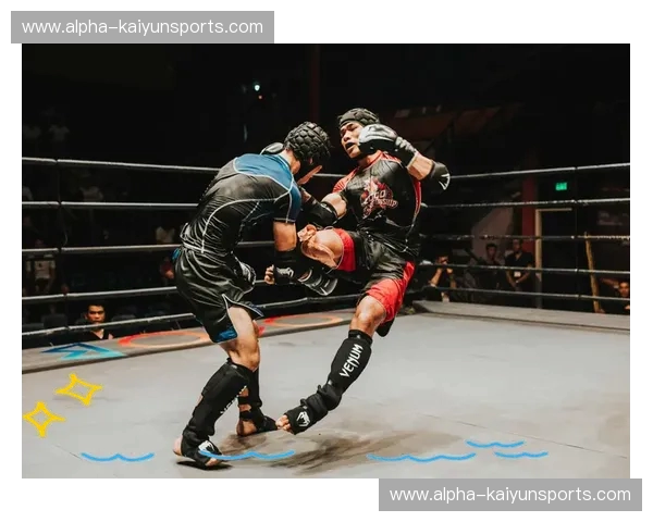 拳拳到肉，腿腿生风：传统武术与泰拳的巅峰对决，谁是格斗之王？